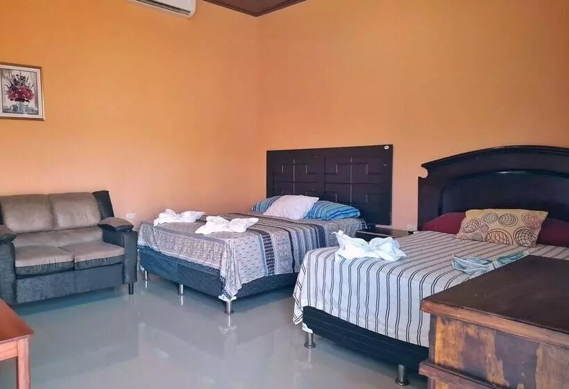 هتل Ebenezer El Paredon