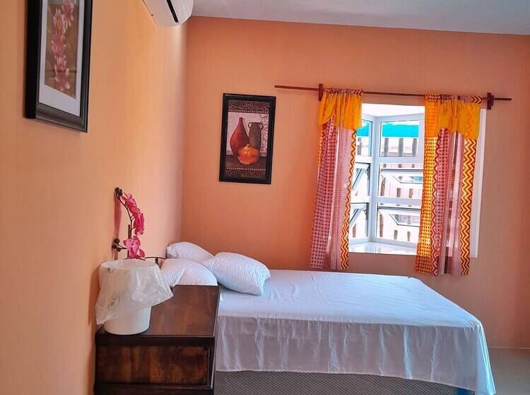 هتل Ebenezer El Paredon