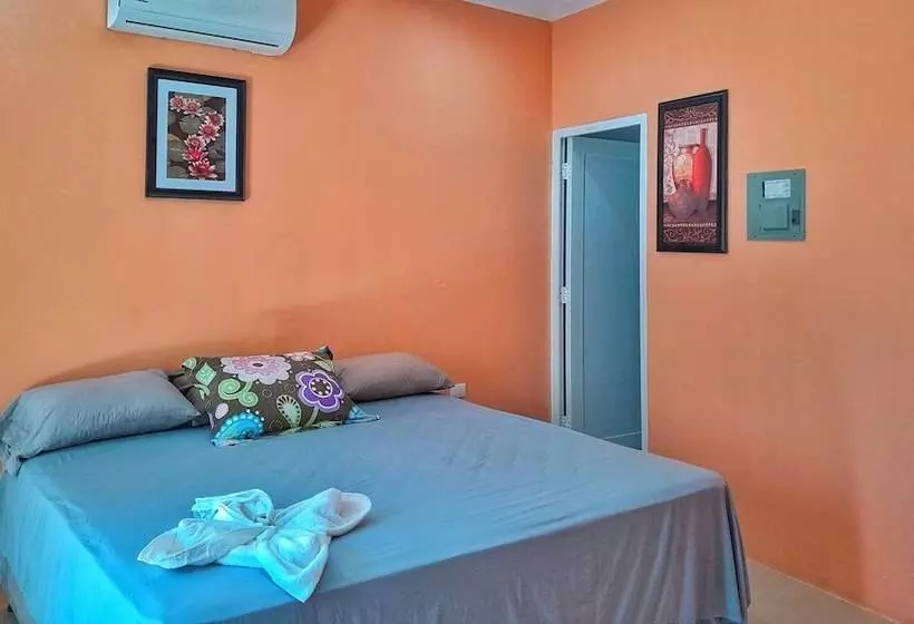 هتل Ebenezer El Paredon