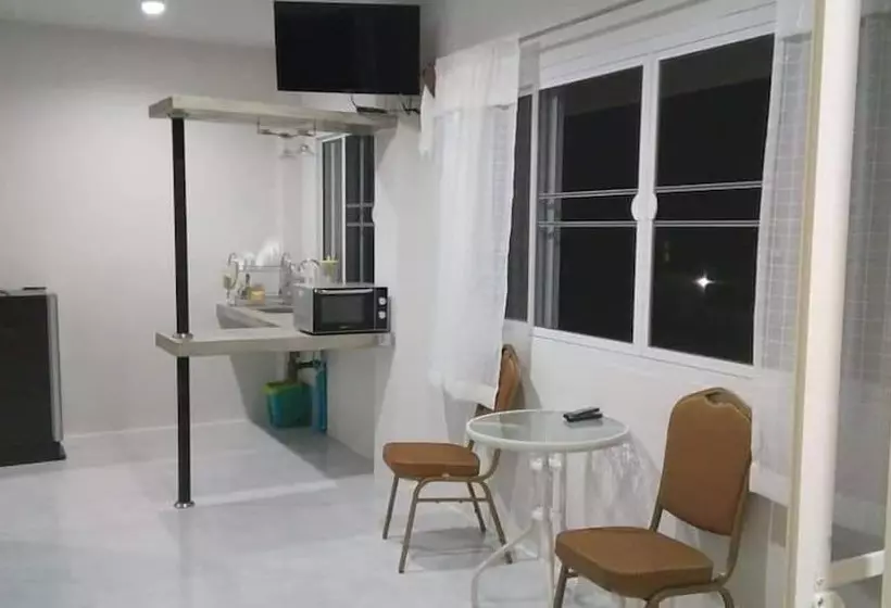 ホテル Takorn Garden Home