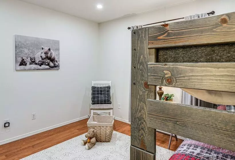 Modern Fairbanks Retreat: 11 Mi To Downtown!