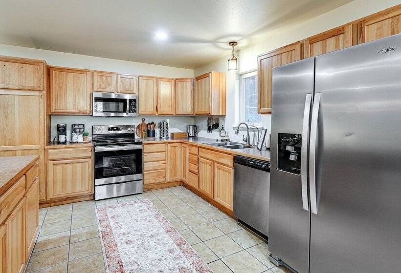 Modern Fairbanks Retreat: 11 Mi To Downtown!