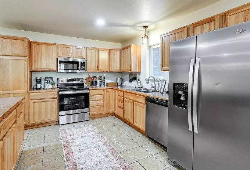 Modern Fairbanks Retreat: 11 Mi To Downtown!