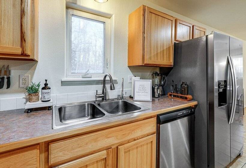 Modern Fairbanks Retreat: 11 Mi To Downtown!