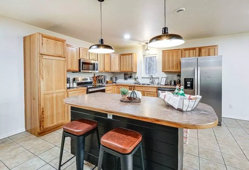 Modern Fairbanks Retreat: 11 Mi To Downtown!