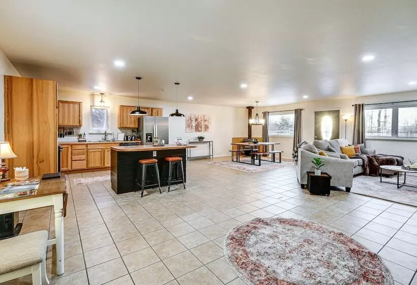 Modern Fairbanks Retreat: 11 Mi To Downtown!