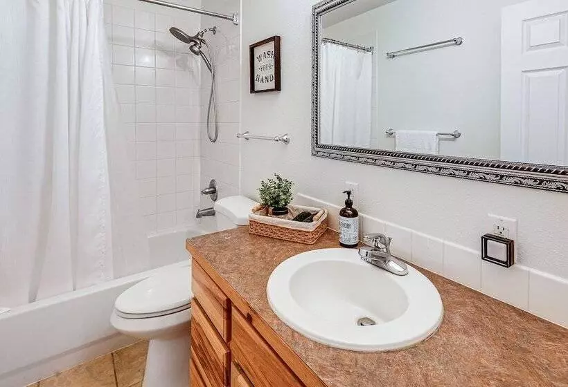 Modern Fairbanks Retreat: 11 Mi To Downtown!