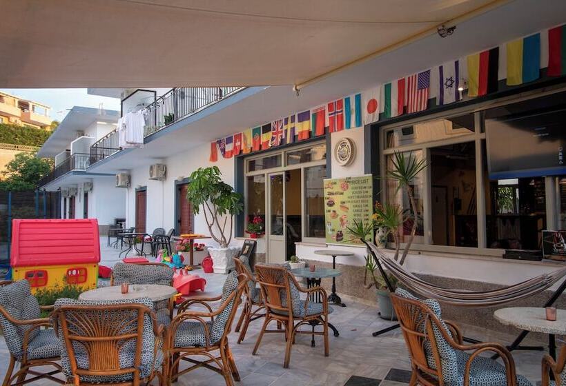 بنسيون Harry's Bar & Apartments