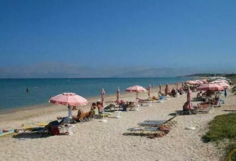 Majatalo Harry's Bar & Apartments