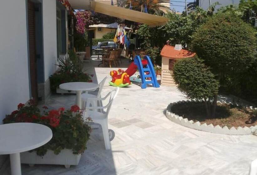 بنسيون Harry's Bar & Apartments