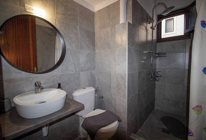 بنسيون Harry's Bar & Apartments