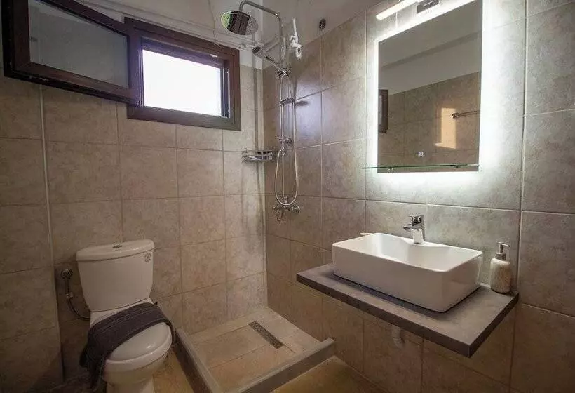 Majatalo Harry's Bar & Apartments