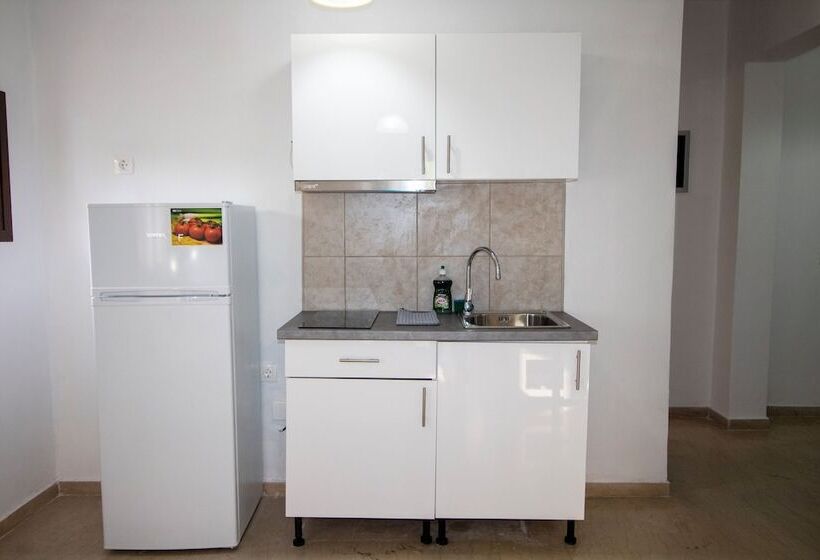 بنسيون Harry's Bar & Apartments