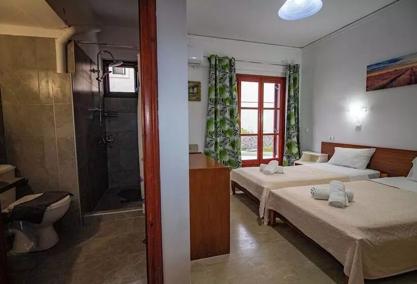 Majatalo Harry's Bar & Apartments