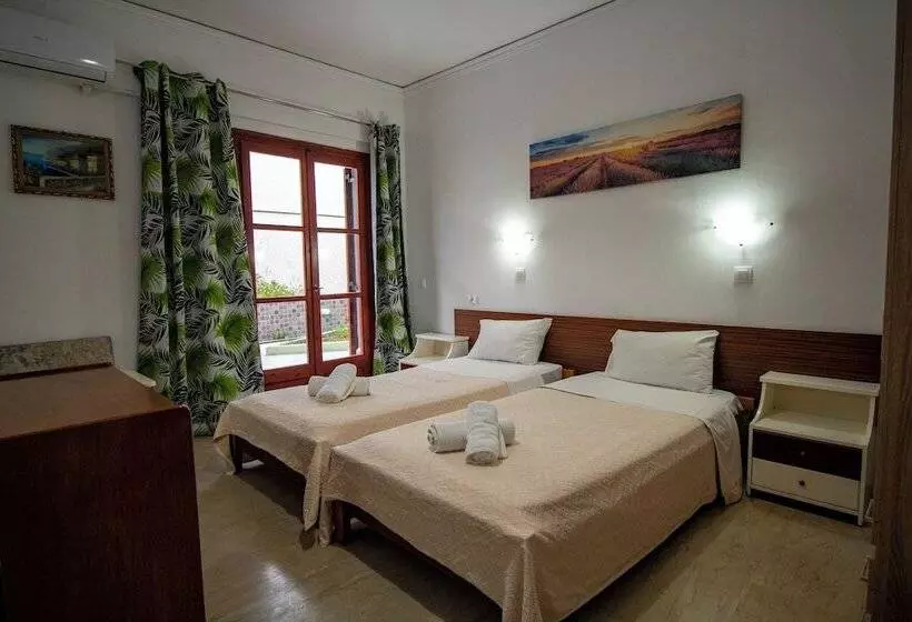 Majatalo Harry's Bar & Apartments