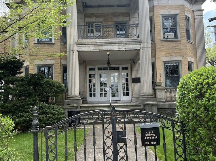 Пансион The Dery House