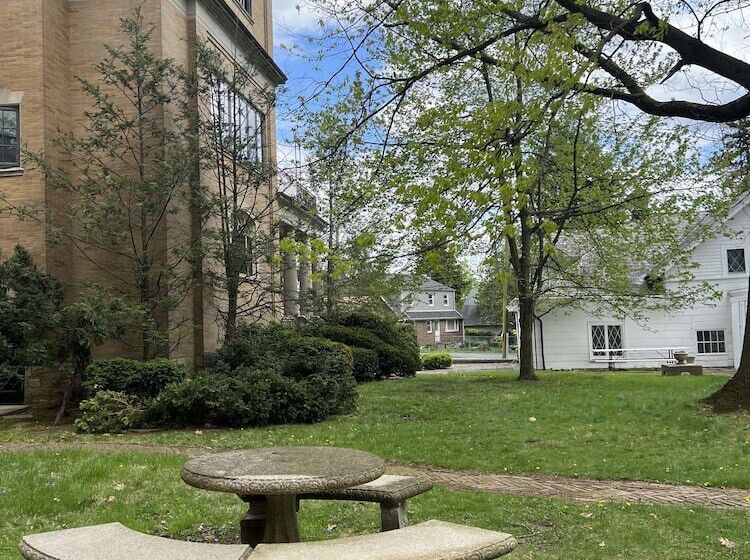 Пансион The Dery House