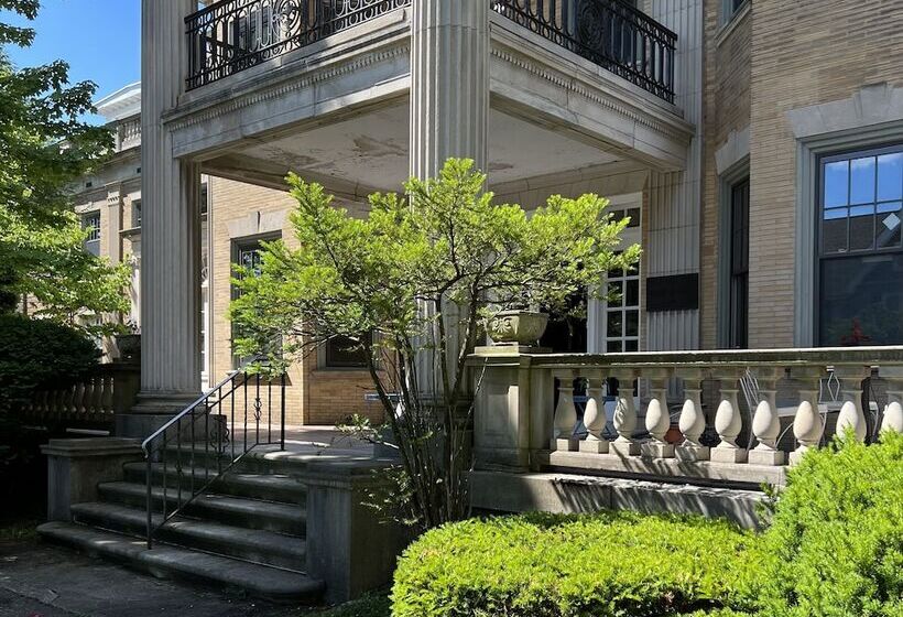 Пансион The Dery House