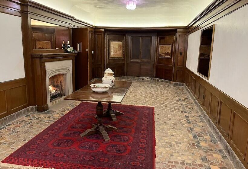 Пансион The Dery House