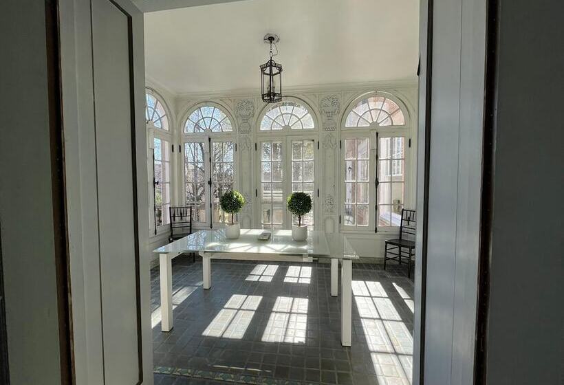 Пансион The Dery House