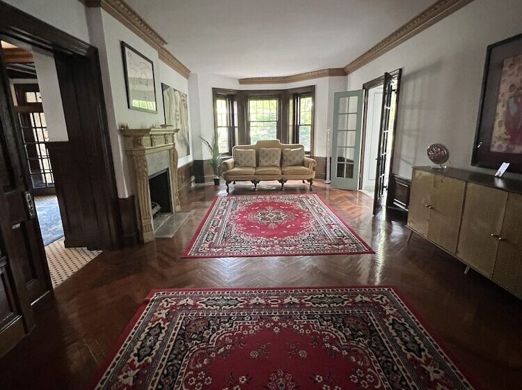 Пансион The Dery House