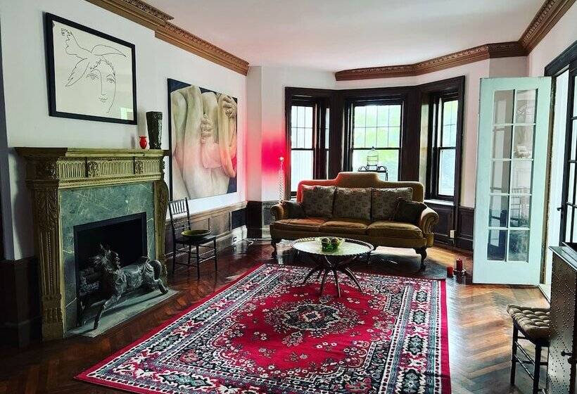 Пансион The Dery House