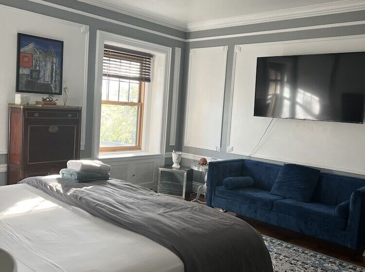 Пансион The Dery House