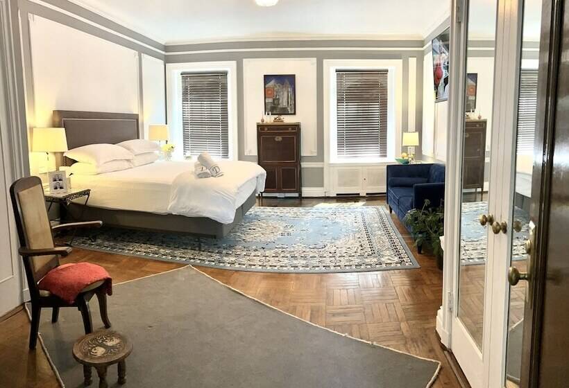 Пансион The Dery House