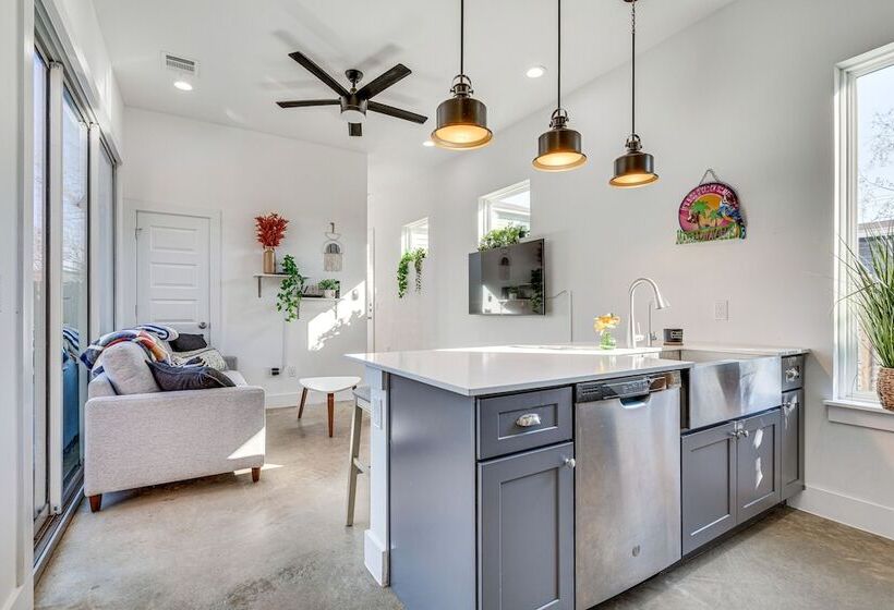 Pet Friendly Brentwood Home ~ 7 Mi To Downtown!