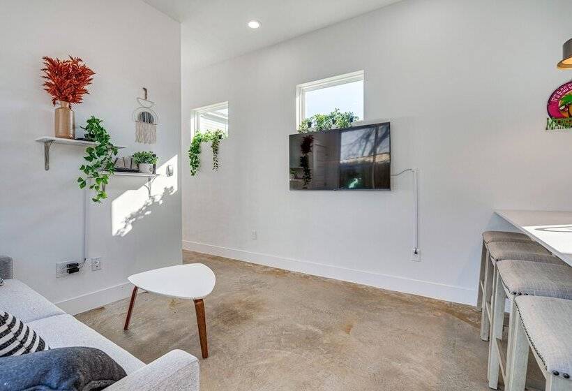 Pet Friendly Brentwood Home ~ 7 Mi To Downtown!