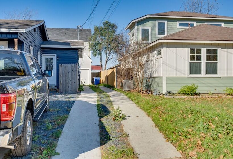 Pet Friendly Brentwood Home ~ 7 Mi To Downtown!