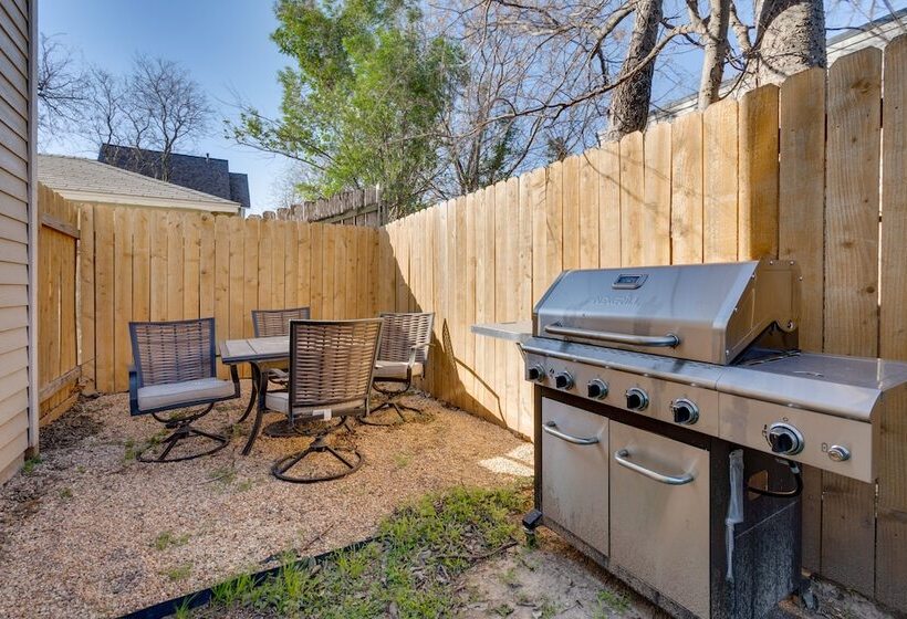 Pet Friendly Brentwood Home ~ 7 Mi To Downtown!