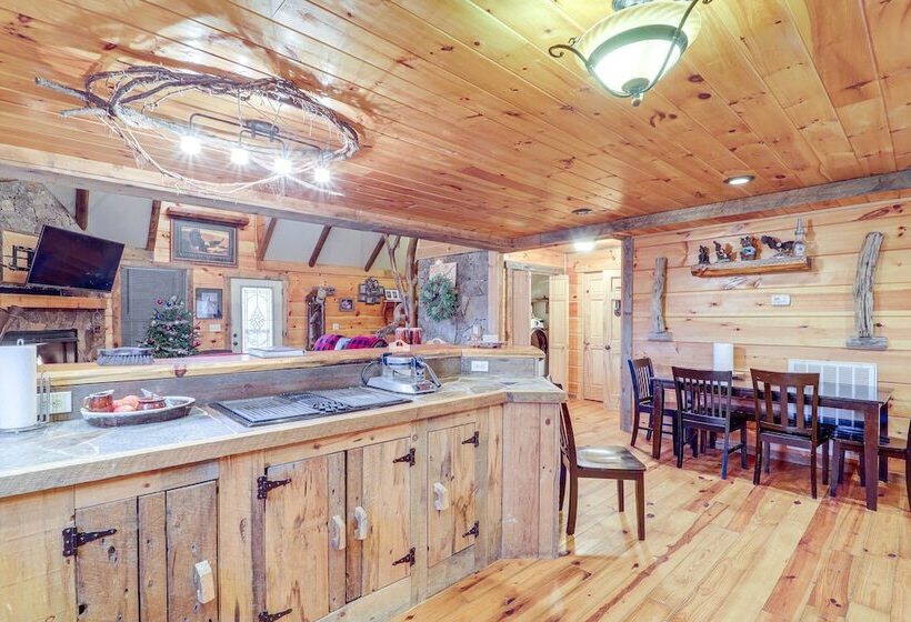 Pet Friendly Butler Cabin W/ Hot Tub, Walk To Lake