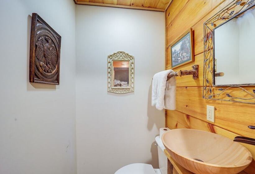 Pet Friendly Butler Cabin W/ Hot Tub, Walk To Lake