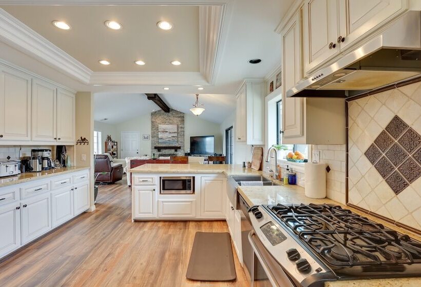 Pet Friendly Temecula Home In Wine Country!