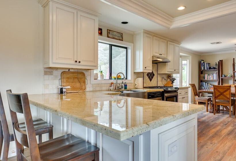 Pet Friendly Temecula Home In Wine Country!