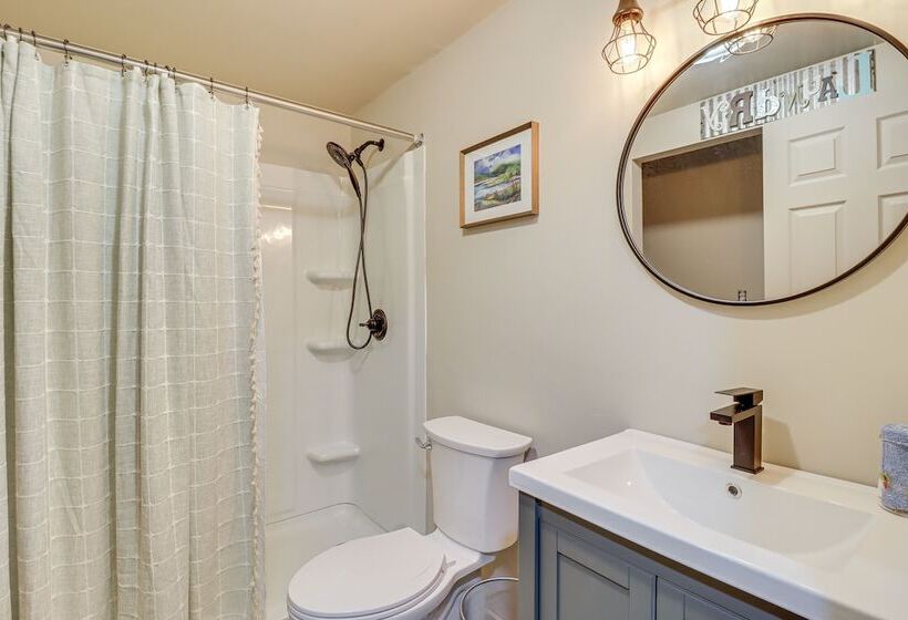 1/2 Mi To Bear Creek Lake: Gem W/ Fire Pit!