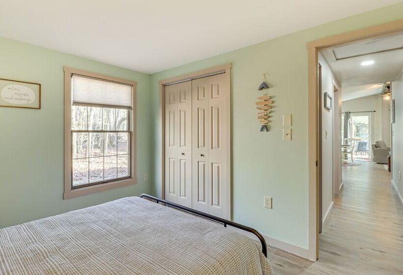 1/2 Mi To Bear Creek Lake: Gem W/ Fire Pit!