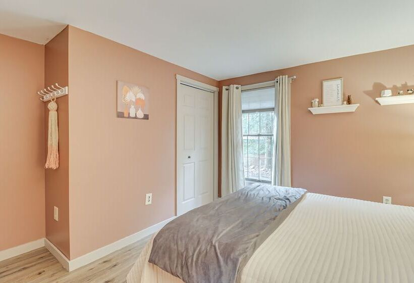 1/2 Mi To Bear Creek Lake: Gem W/ Fire Pit!