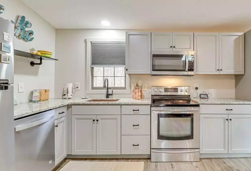 1/2 Mi To Bear Creek Lake: Gem W/ Fire Pit!