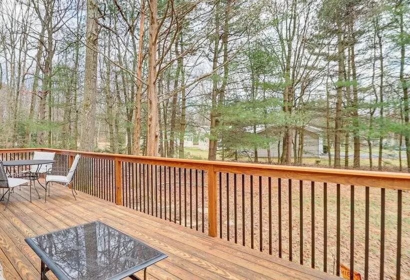 1/2 Mi To Bear Creek Lake: Gem W/ Fire Pit!