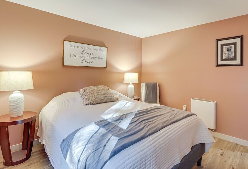 1/2 Mi To Bear Creek Lake: Gem W/ Fire Pit!