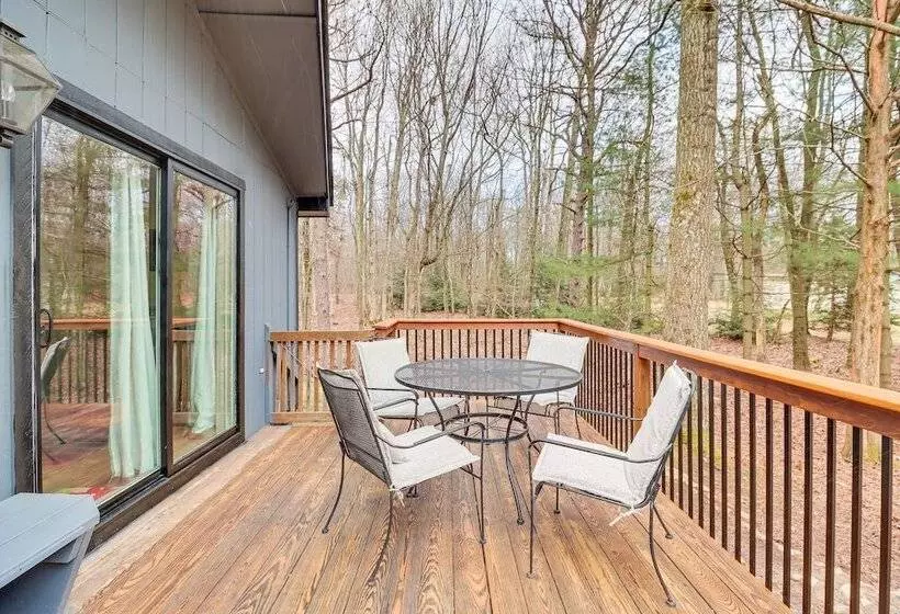 1/2 Mi To Bear Creek Lake: Gem W/ Fire Pit!