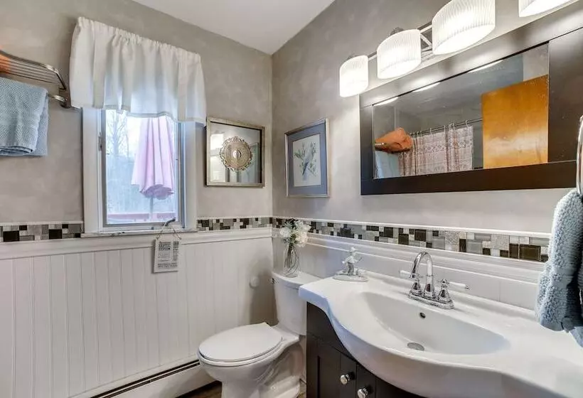 Rector Home W/ Hot Tub ~ 6 Mi To Ligonier!