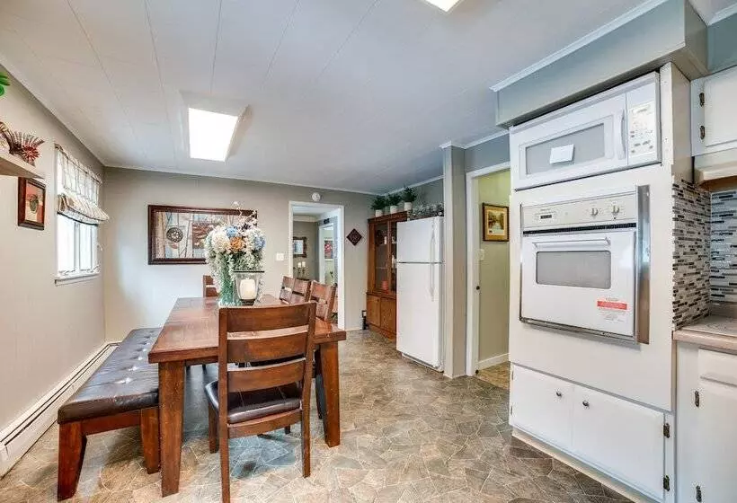 Rector Home W/ Hot Tub ~ 6 Mi To Ligonier!