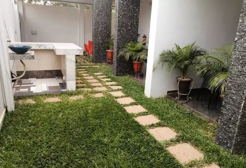 هتل Résidence hôtelière Kawerou