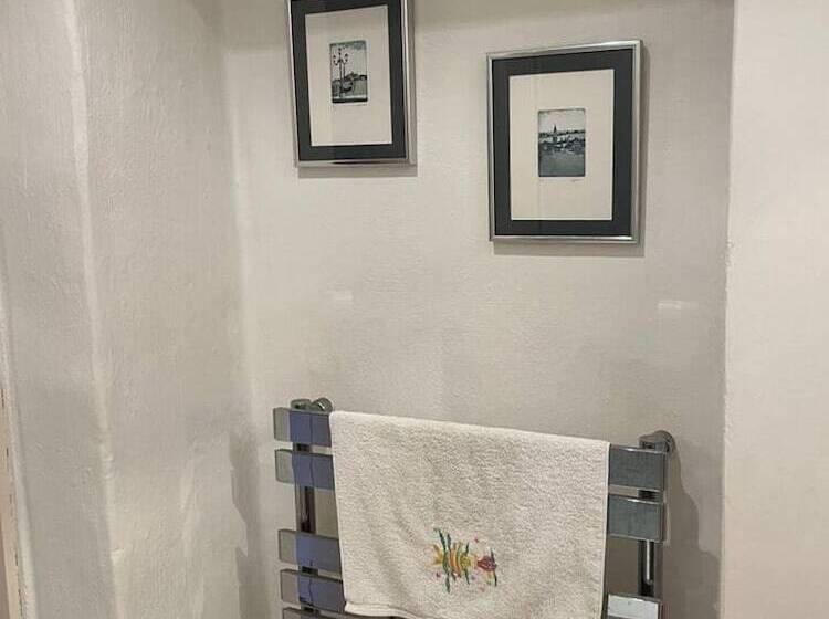 레지던스 Luxury Brick And Flint House In Funtington