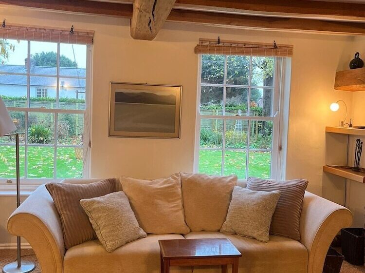 레지던스 Luxury Brick And Flint House In Funtington