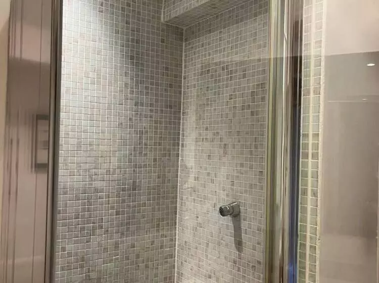 Residenssi Luxury Brick And Flint House In Funtington