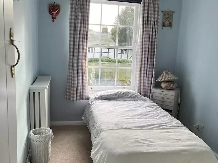 Residenssi Luxury Brick And Flint House In Funtington